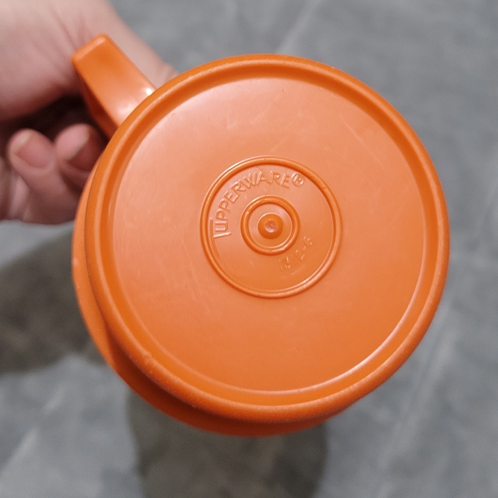Tupperware Mug With Lid - Picture 4 of 4